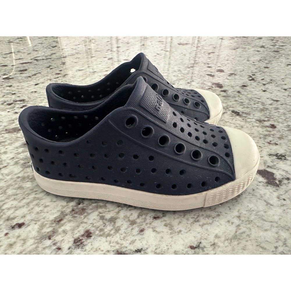 Native navy jefferson shoes sz 6